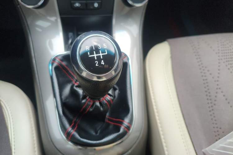 Used Chevrolet Cruze 2015 1.5L Classic SE MT Gear Lever
