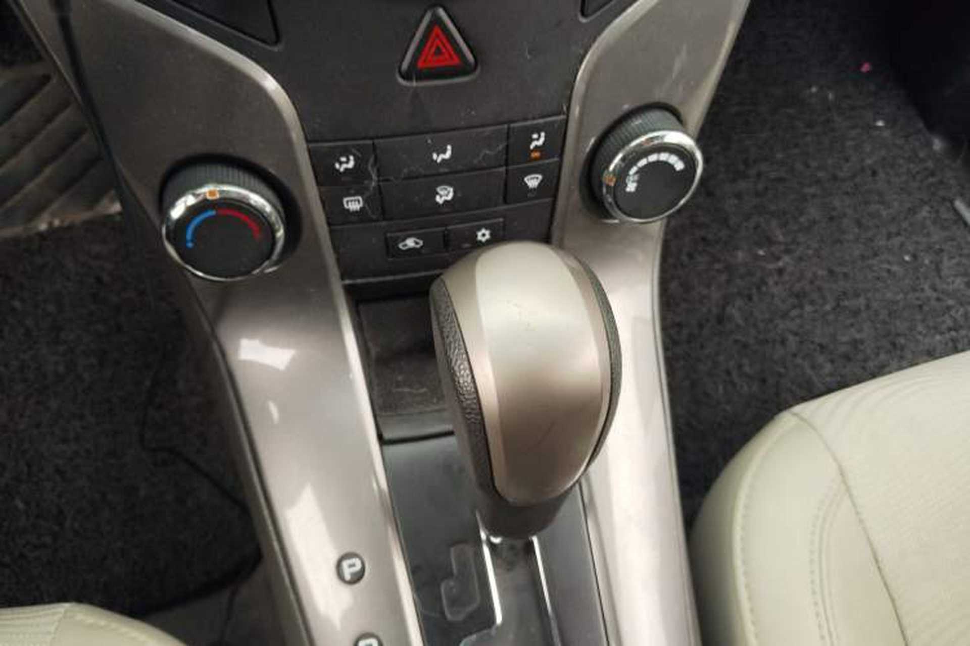 Used Chevrolet Cruze 2015 1.5L Classic SE AT Gear Lever