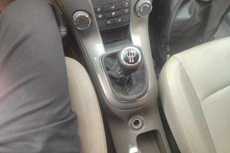 Used Chevrolet Cruze 2015 1.5L Classic SE MT Gear Lever