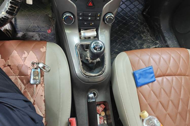 Used Chevrolet Cruze 2015 1.5L Classic SE MT Gear Lever