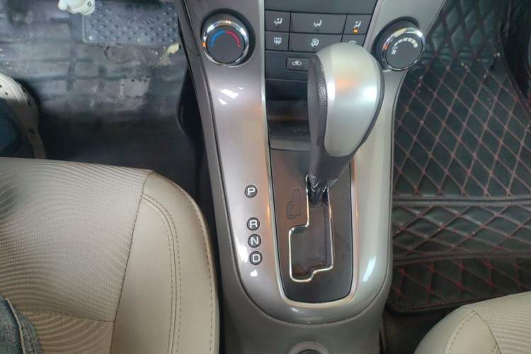 Used Chevrolet Cruze 2015 1.5L Classic SE AT Gear Lever