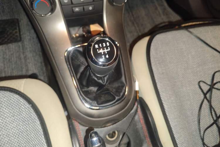 Used Chevrolet Cruze 2015 1.5L Classic SE MT Gear Lever