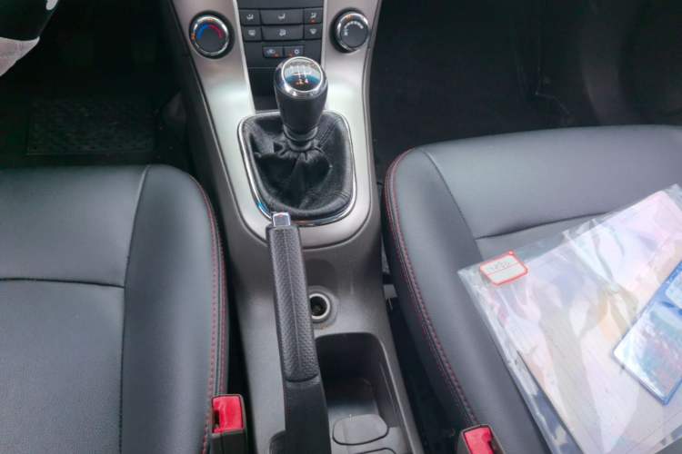 Used Chevrolet Cruze 2015 1.5L Classic SL MT Gear Lever