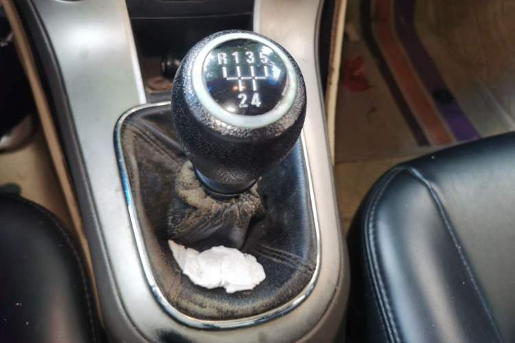 Used Chevrolet Cruze 2015 1.5L Classic SL MT Gear Lever