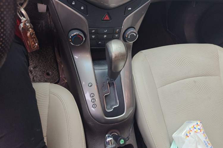 Used Chevrolet Cruze 2015 1.5L Classic SE AT Gear Lever