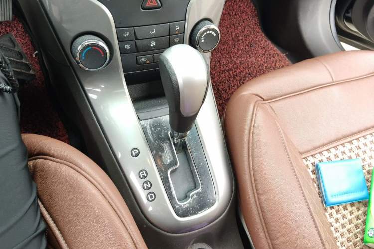 Used Chevrolet Cruze 2015 1.5L Classic SE AT Gear Lever