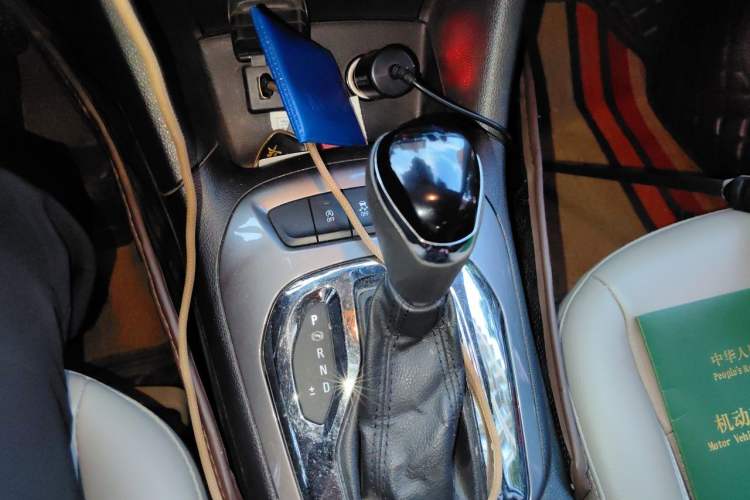 Used Chevrolet Cruze 2015 1.5L Automatic Luxury Edition Gear Lever