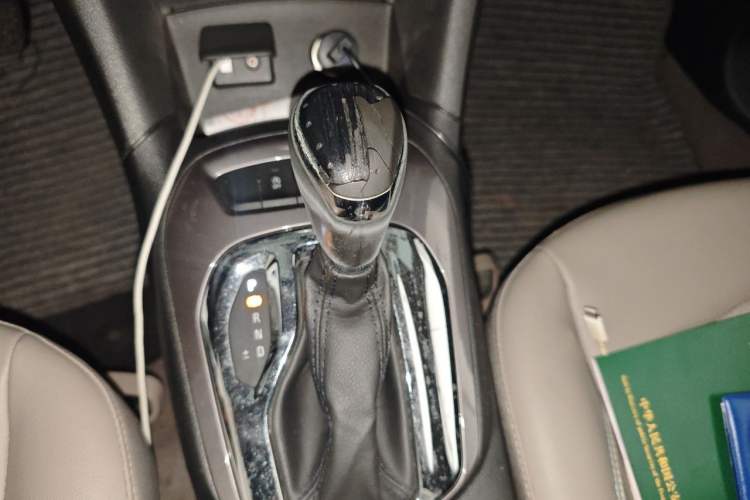 Used Chevrolet Cruze 2015 1.5L Automatic Luxury Edition Gear Lever