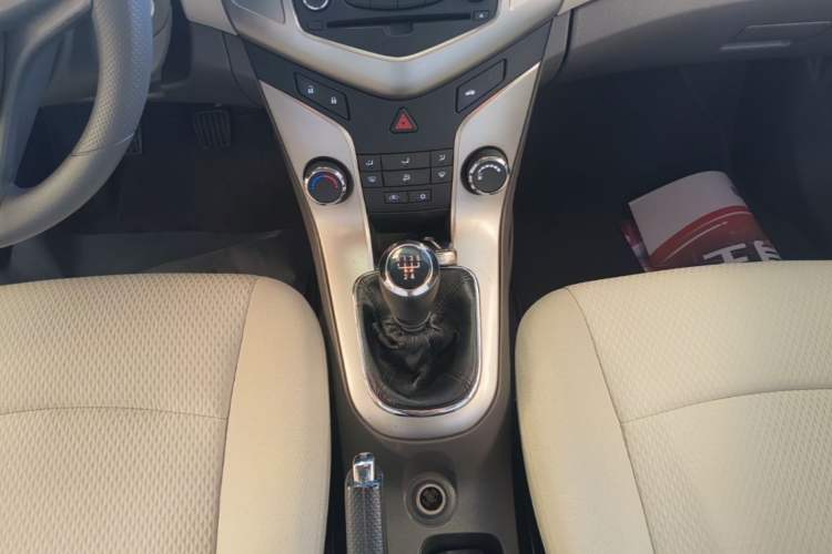 Used Chevrolet Cruze 2015 1.5L Classic SL MT Gear Lever