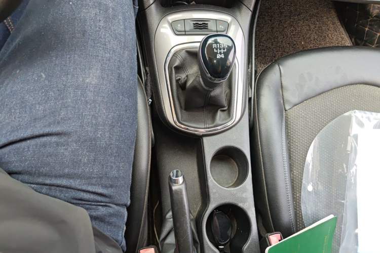 Used Chevrolet Cruze 2015 1.5L Manual Elite Edition Gear Lever