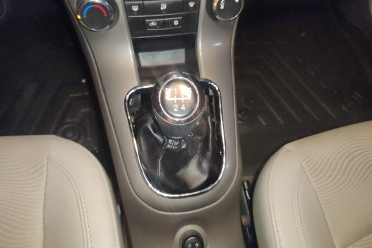 Used Chevrolet Cruze 2015 1.5L Classic SE MT Gear Lever