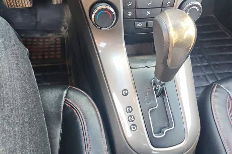 Used Chevrolet Cruze 2015 1.5L Classic SE AT Gear Lever