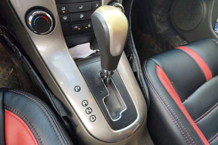 Used Chevrolet Cruze 2015 1.5L Classic SE AT Gear Lever