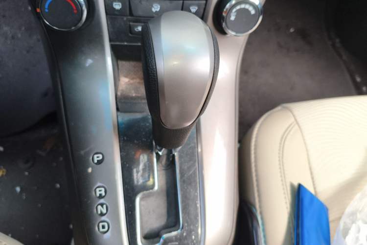 Used Chevrolet Cruze 2015 1.5L Classic SE AT Gear Lever