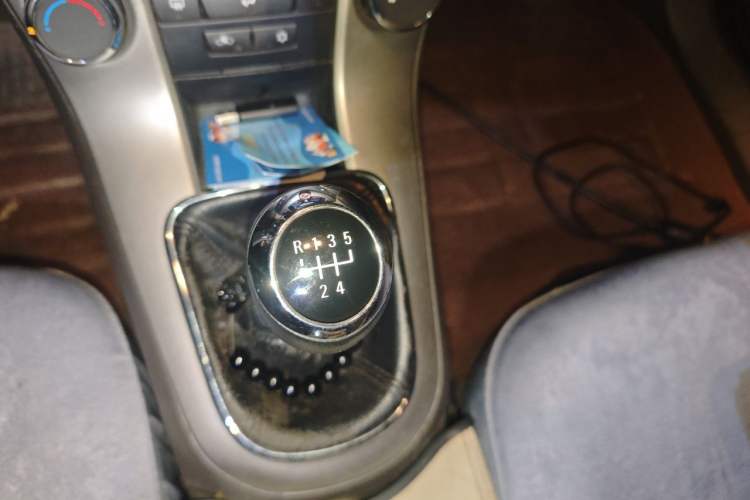 Used Chevrolet Cruze 2015 1.5L Classic SL MT Gear Lever
