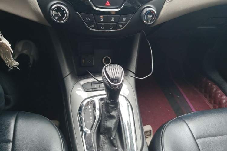 Used Chevrolet Cruze 2015 1.5L Automatic Luxury Edition Gear Lever