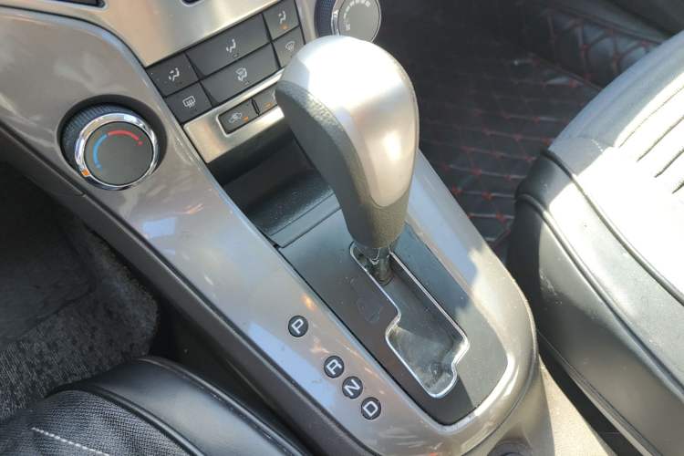 Used Chevrolet Cruze 2015 1.5L Classic SE AT Gear Lever