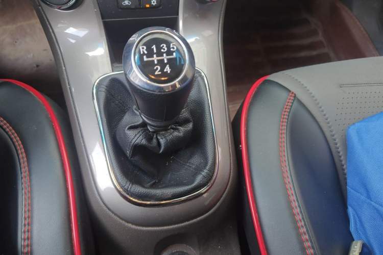 Used Chevrolet Cruze 2015 1.5L Classic SE MT Gear Lever