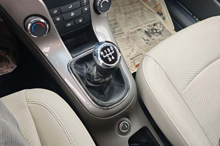 Used Chevrolet Cruze 2015 1.5L Classic SE MT Gear Lever