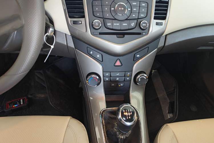 Used Chevrolet Cruze 2015 1.5L Classic SE MT Gear Lever