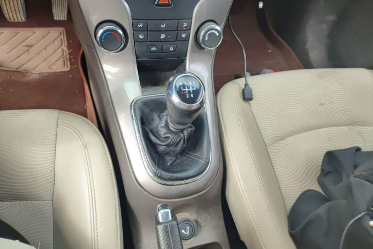 Used Chevrolet Cruze 2015 1.5L Classic SE MT Gear Lever