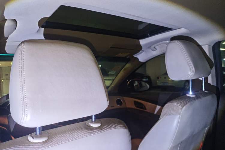 Used Chevrolet Cruze 2015 1.5L Classic SE MT Headliner