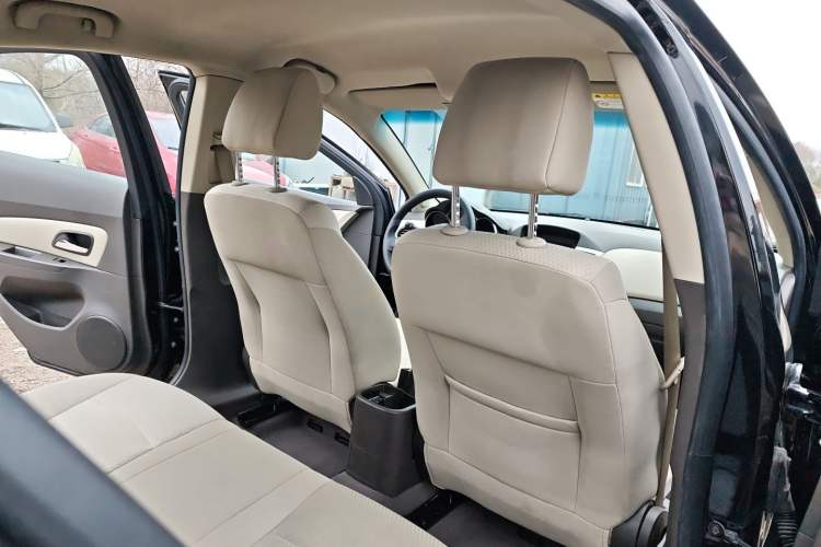 Used Chevrolet Cruze 2015 1.5L Classic SL MT Headliner