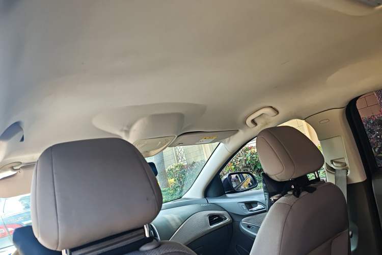 Used Chevrolet Cruze 2015 1.5L Automatic Fashion Navigation Edition Headliner