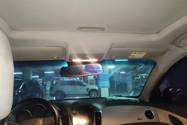 Used Chevrolet Cruze 2015 1.5L Classic SE MT Headliner