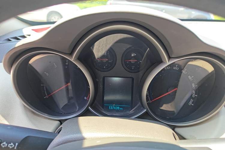Used Chevrolet Cruze 2015 1.5L Classic SL MT Instrument Cluster