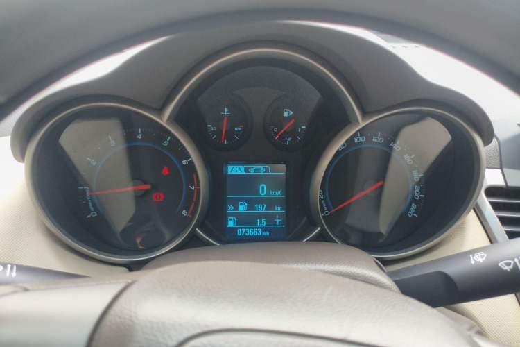 Used Chevrolet Cruze 2015 1.5L Classic SE MT Instrument Cluster
