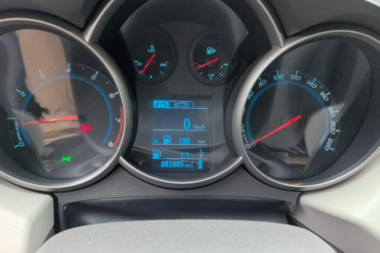 Used Chevrolet Cruze 2015 1.5L Classic SL MT Instrument Cluster