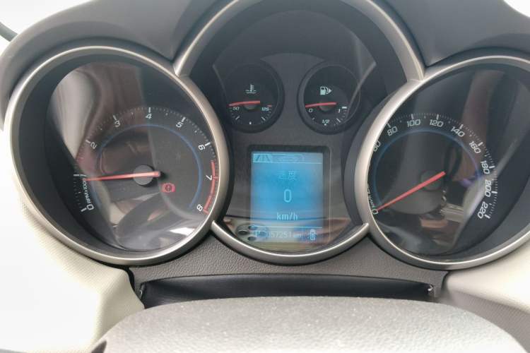 Used Chevrolet Cruze 2015 1.5L Classic SE AT Instrument Cluster