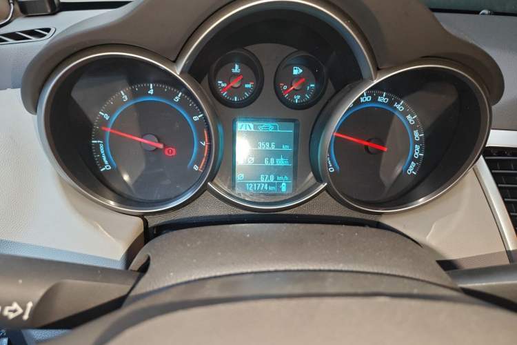 Used Chevrolet Cruze 2015 1.5L Classic SL MT Instrument Cluster