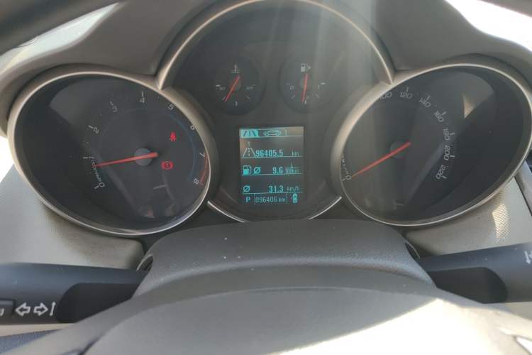 Used Chevrolet Cruze 2015 1.5L Classic SE AT Instrument Cluster