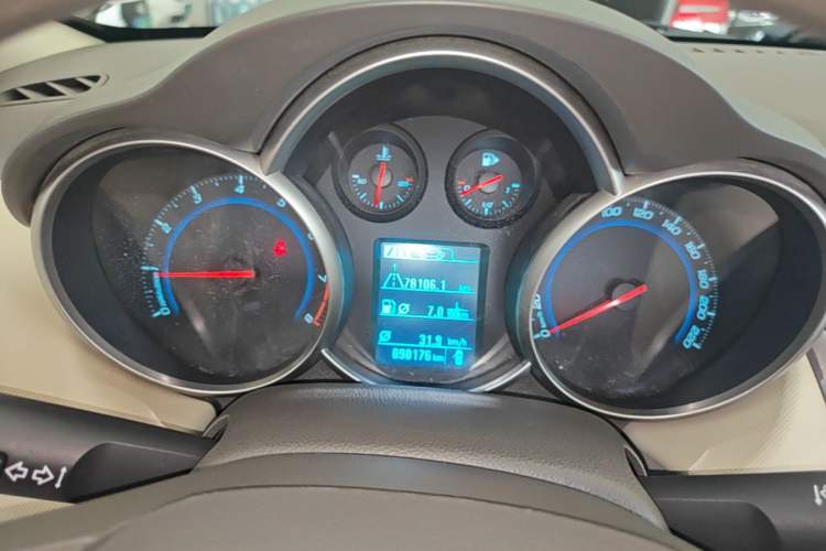 Used Chevrolet Cruze 2015 1.5L Classic SE MT Instrument Cluster