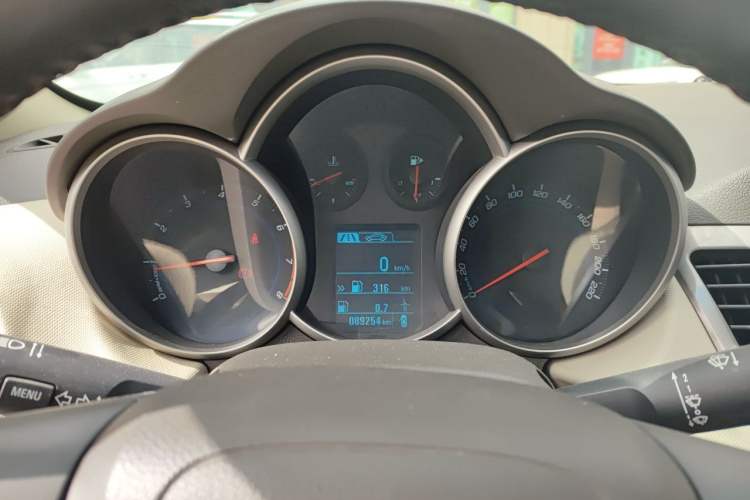 Used Chevrolet Cruze 2015 1.5L Classic SE MT Instrument Cluster