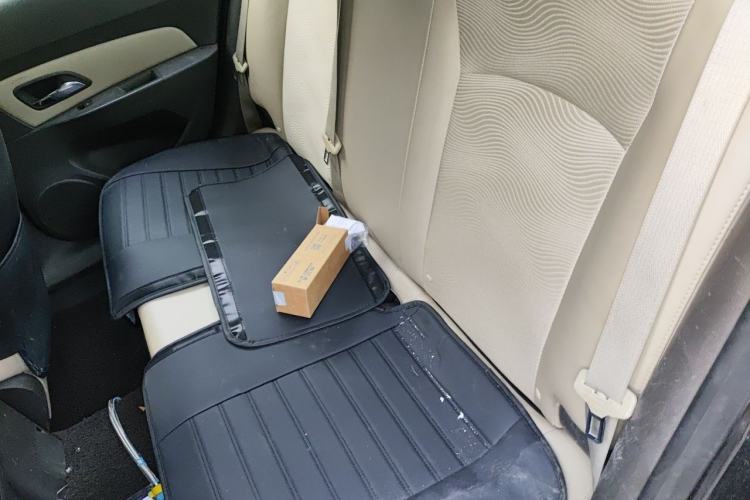 Used Chevrolet Cruze 2015 1.5L Classic SE AT Interior 4