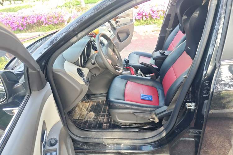 Used Chevrolet Cruze 2015 1.5L Classic SL MT Left Front Seat