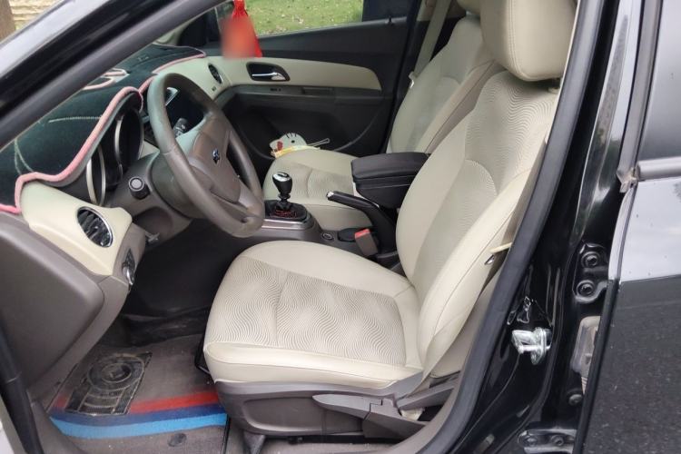 Used Chevrolet Cruze 2015 1.5L Classic SE MT Left Front Seat