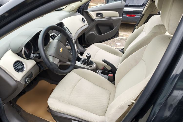 Used Chevrolet Cruze 2015 1.5L Classic SL MT Left Front Seat