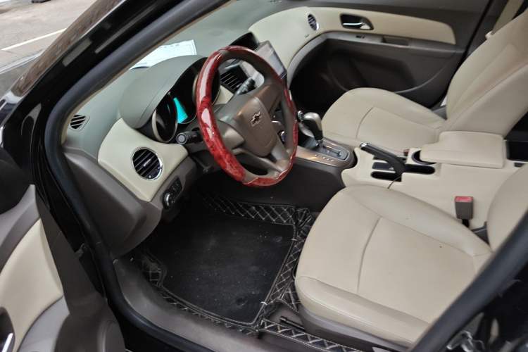 Used Chevrolet Cruze 2015 1.5L Classic SE AT Left Front Seat