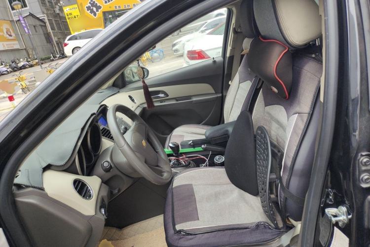 Used Chevrolet Cruze 2015 1.5L Classic SE MT Left Front Seat