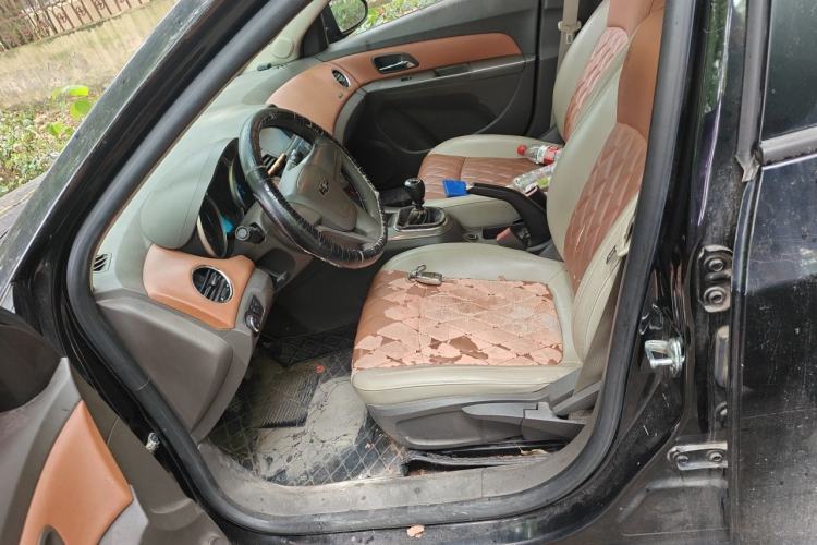 Used Chevrolet Cruze 2015 1.5L Classic SE MT Left Front Seat