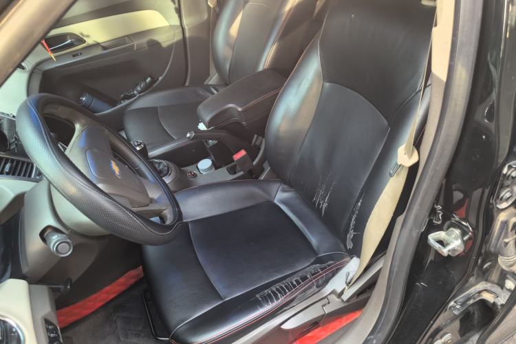 Used Chevrolet Cruze 2015 1.5L Classic SL MT Left Front Seat