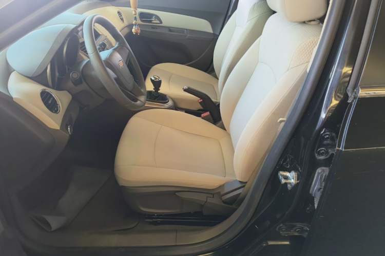 Used Chevrolet Cruze 2015 1.5L Classic SL MT Left Front Seat