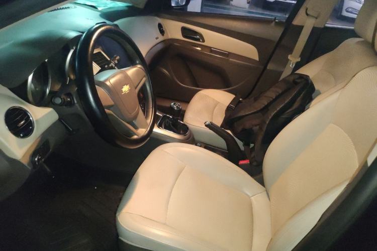 Used Chevrolet Cruze 2015 1.5L Classic SE MT Left Front Seat