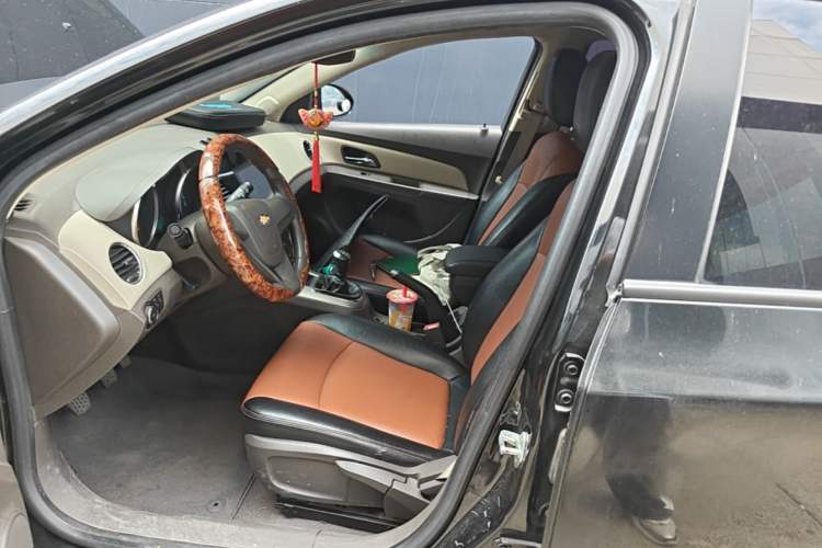 Used Chevrolet Cruze 2015 1.5L Classic SL MT Left Front Seat