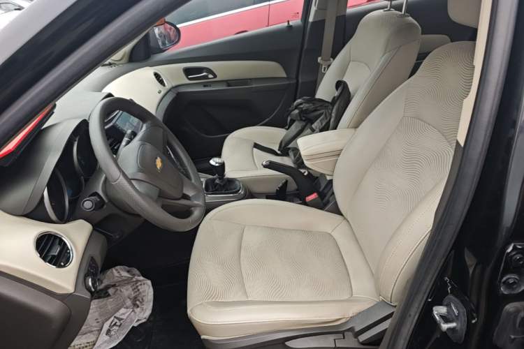 Used Chevrolet Cruze 2015 1.5L Classic SE MT Left Front Seat