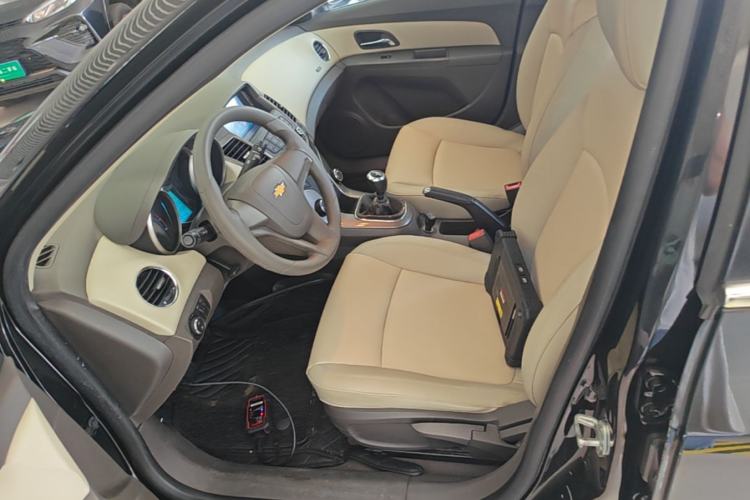 Used Chevrolet Cruze 2015 1.5L Classic SE MT Left Front Seat